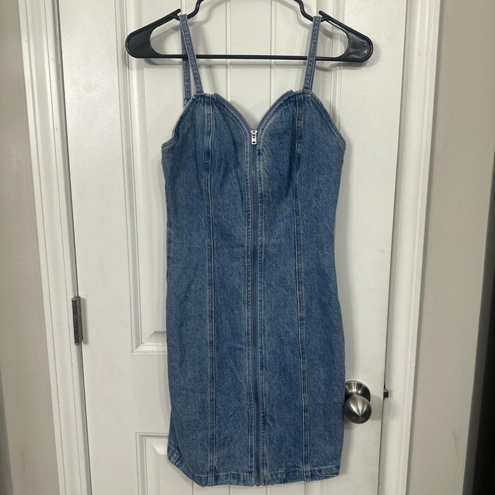 Guess blue denim bodycon dress with front full zipper, sweetheart neckline. XS